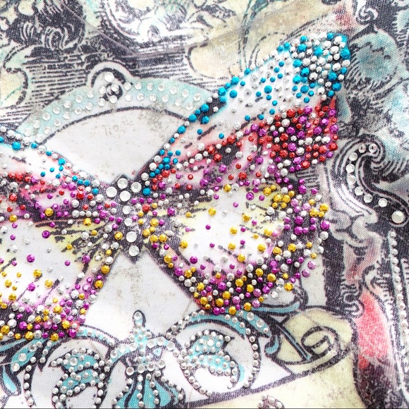 Hot Tees V-Neck Butterfly Print Tee NWOT - Picture 2 of 5